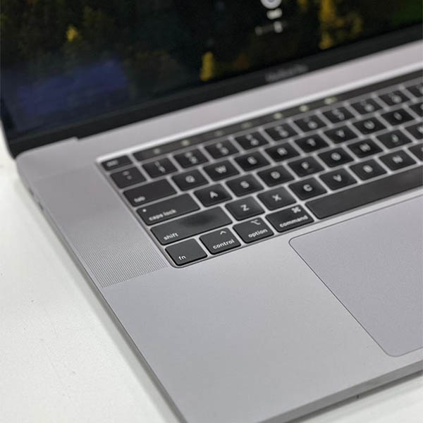 MacBook Pro 2019 – i9 2,3GHz (8 cœurs) 16”  16 Go RAM  1TB SSD