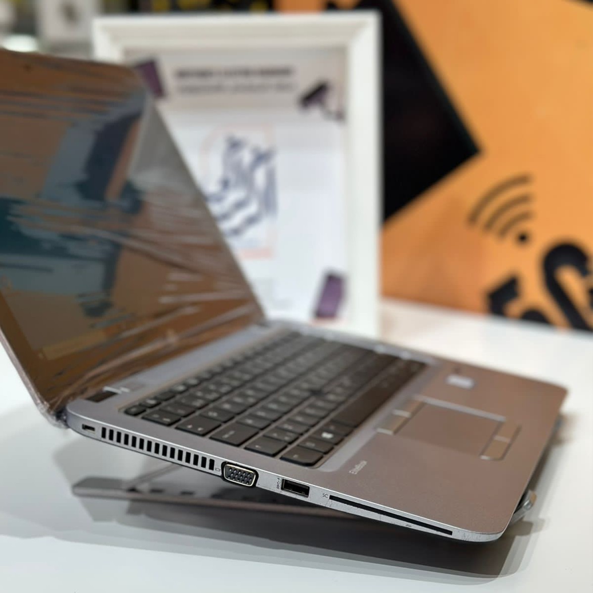 Hp Elitebook 820 G4 - Portable pro I5 7eme, 8go Ram, ssd 256 Go